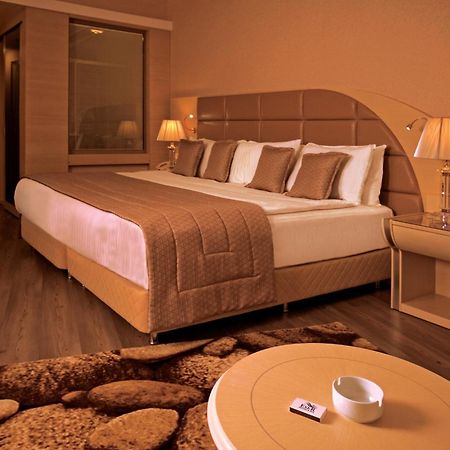 Eser Premium Hotel & Spa Бююкчекмедже Экстерьер фото A room at the hotel