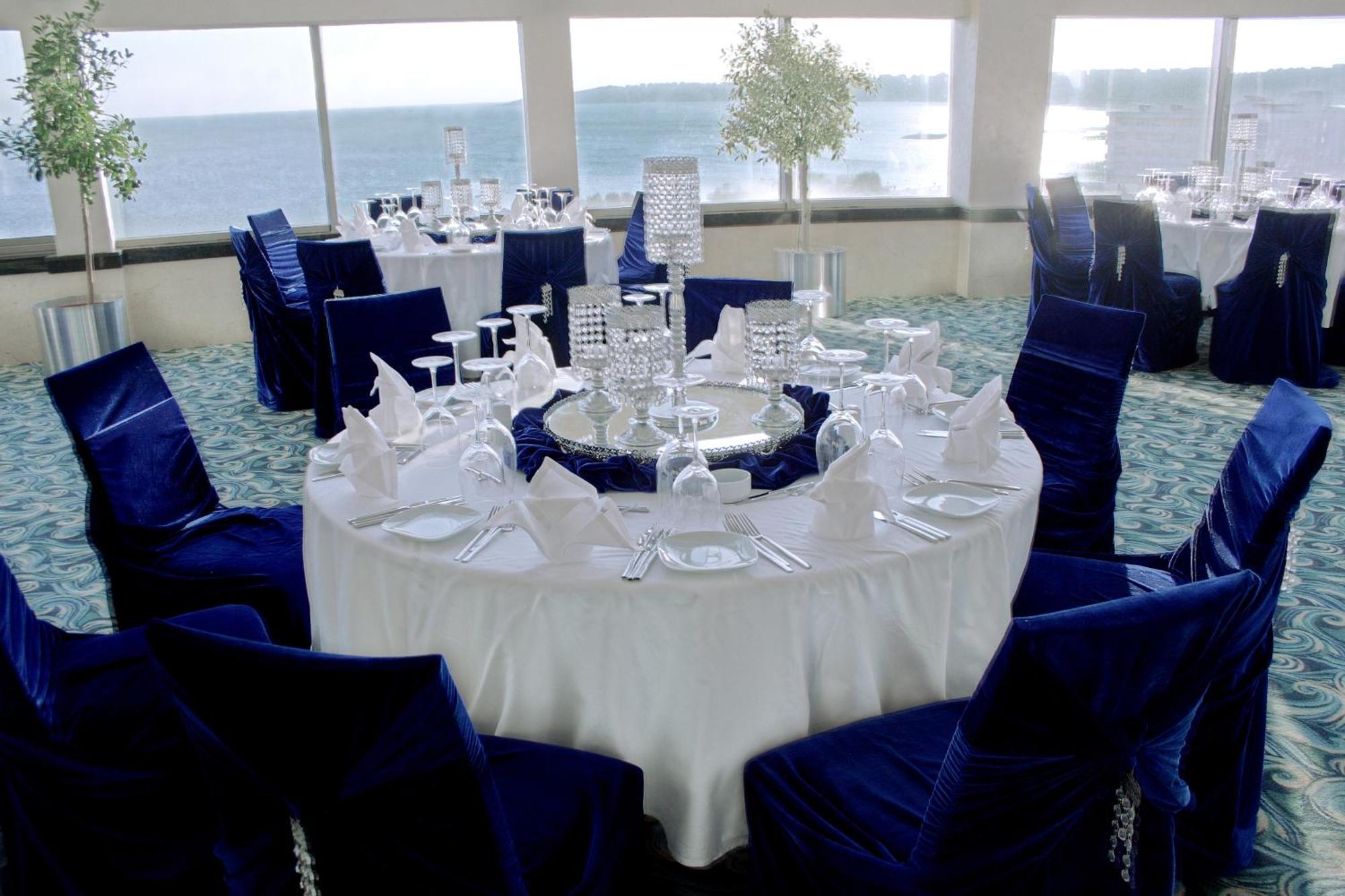 Eser Premium Hotel & Spa Бююкчекмедже Экстерьер фото A table set for a formal dinner