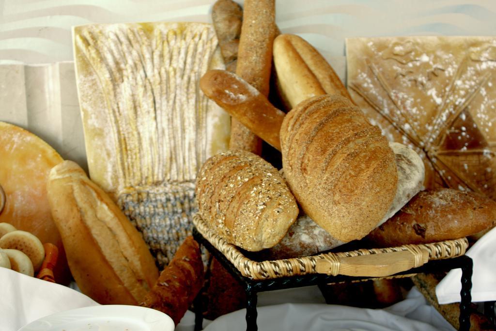 Eser Premium Hotel & Spa Бююкчекмедже Экстерьер фото Bread