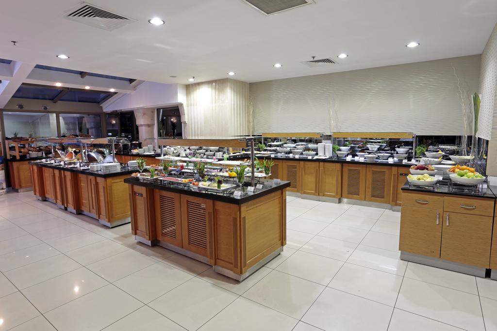 Eser Premium Hotel & Spa Бююкчекмедже Экстерьер фото A buffet at a hotel
