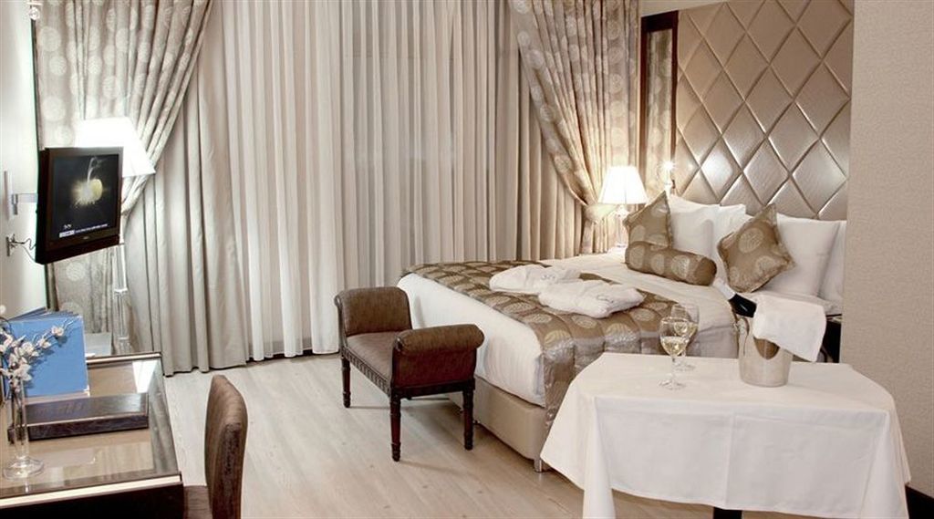 Eser Premium Hotel & Spa Бююкчекмедже Экстерьер фото A bedroom at the hotel