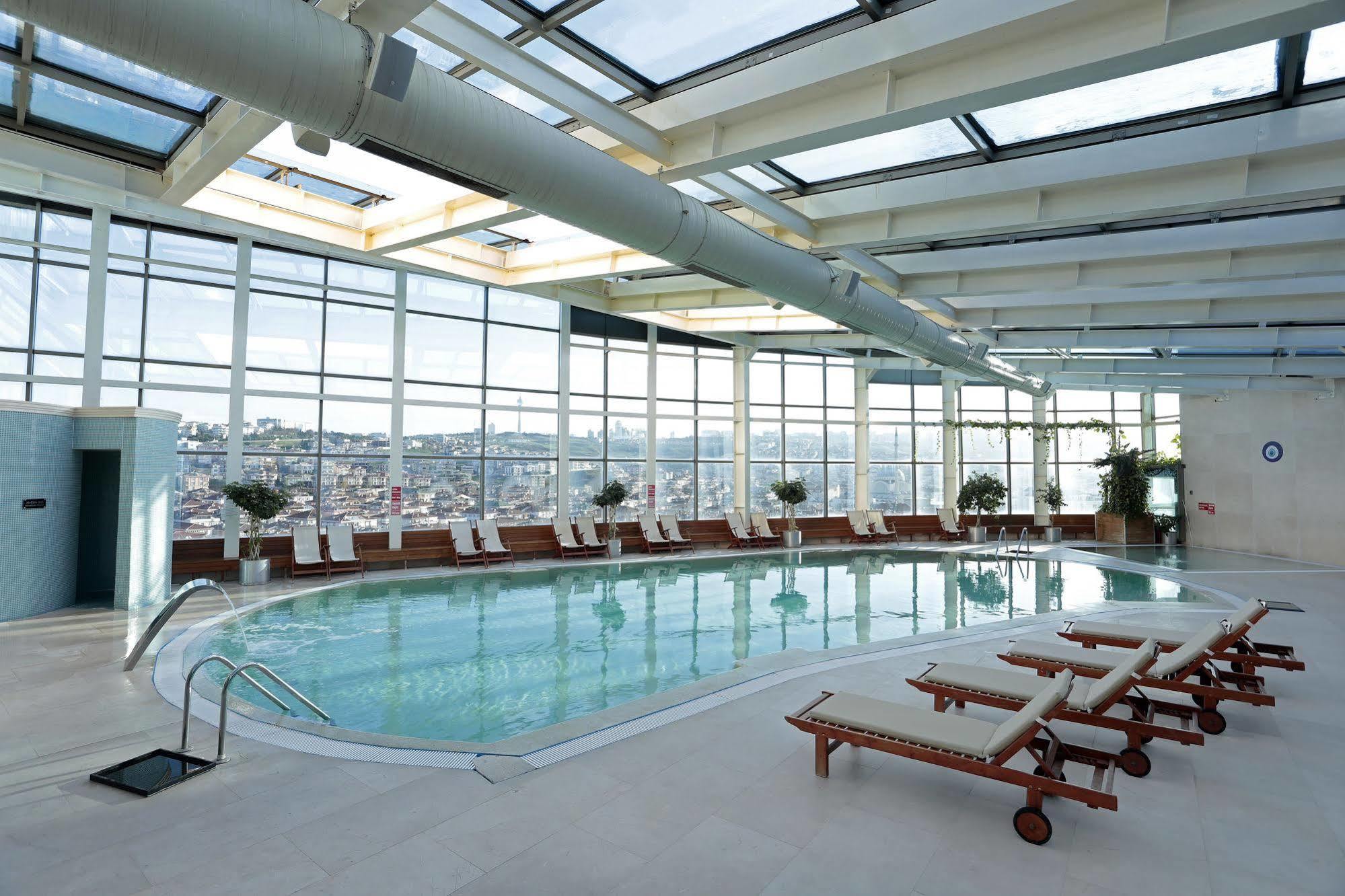 Eser Premium Hotel & Spa Бююкчекмедже Экстерьер фото The pool at the Westin Palace, Brussels