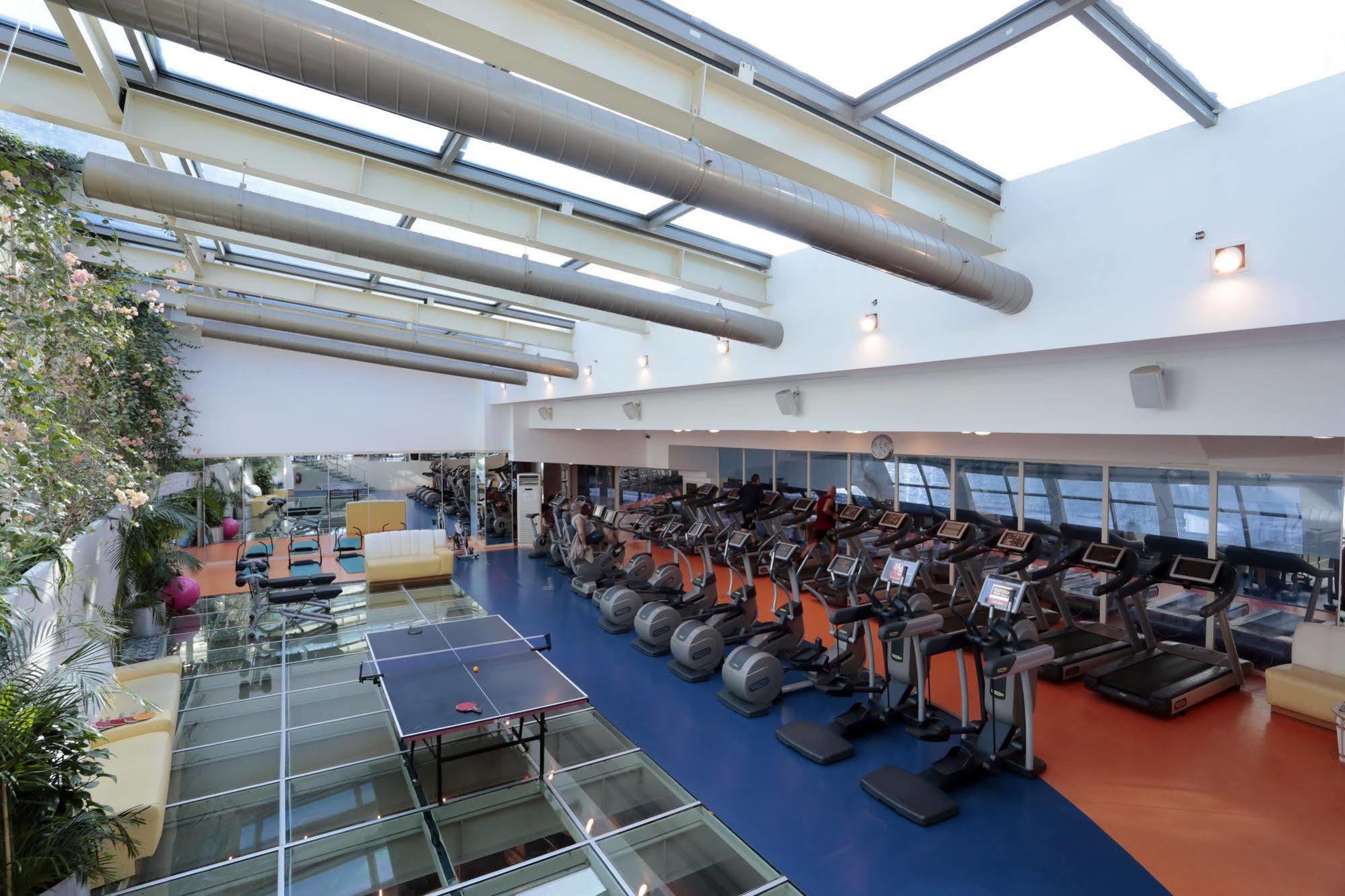 Eser Premium Hotel & Spa Бююкчекмедже Экстерьер фото The Sports and Leisure Centre