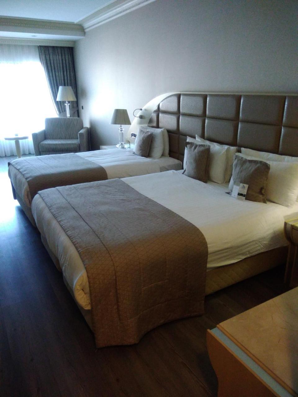 Eser Premium Hotel & Spa Бююкчекмедже Экстерьер фото A room at the hotel